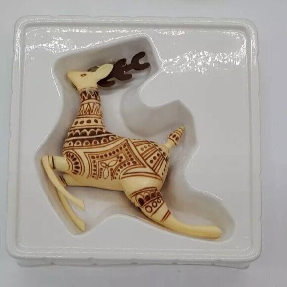 Vintage Hallmark Ornament 1983 Scrimshaw Reindeer new in box - Picture 2 of 3